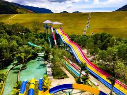 Dengan lebih daripada 38 tarikan yang berunsur santai dan mendebarkan, pasti ada satu aktiviti yang sesuai untuk semua orang. Escape Waterplay Pulau Pinang