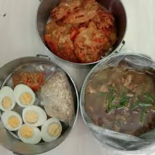 Menu Untuk Makan Siang Paket Rawon Ayam Labu Siam Telur Rebus Kecambah Bakwan Sayur Sambal Semua Dibuat Fresh Non Msg Yuk Yang Food Chicken Meat