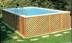 Piscine Laghetto Dolce Vita Habillage Avec Treillis En Bois Massif Backyard Pool Small Backyard Pools Backyard Pool Landscaping