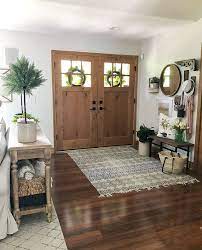 Quali sono mobili, complementi e accessori le pareti contenitive rappresentano una valida soluzione e con un ingresso ampio potresti realizzare meraviglie: Come Arredare Un Ingresso Quadrato 20 Idee Moderne E Classiche Mondodesign It