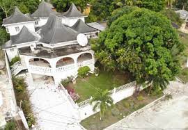House For Sale In The Upscale Community Of Fairview Drive Montego Bay In 2021 Montego Bay Maine House Open Living Area