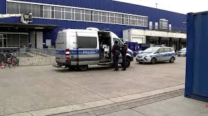 Geldtransporter Vor Ikea Filiale In Berlin Uberfallen Youtube