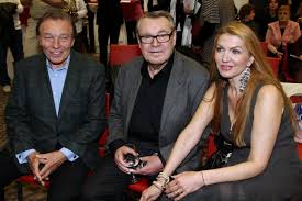 Vdova po režiséru formanovi ( 86) martina (53) tasila obří dekolt! 2011 Karelgott Com