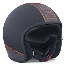 El Momo Cruiser Esta Inspirado En La Aeronautica Es El Primer Casco De Momodesign Hecho Totalmente De Una Mezcla Unica De Materiales Que Garantiz Helm Motorrad