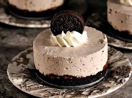 Bûche de noël glacée, nougat glacé, parfait glacé, votre « dessert noël » glacé remportera à coups sûrs tous les suffrages. Gateau Glace Au Biscuit Oreo Un Dessert De Noel Irresistible