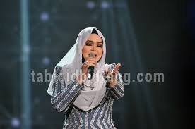 Siti nurhaliza bukan cinta biasa. Lirik Lagu Bukan Cinta Biasa Cintaku Bukan Diatas Kertas Tiktok Siti Nurhaliza Tabloidbintang Com