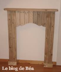 Fausse Cheminee En Bois De Palette Fake Fireplace Mantle Made Of Pallet Wood Kaminumrandung Dekokamin Halloween Kamin