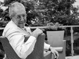 Laszlo continued his studies as a student of the academy of fine arts between 1983 and 1987. Gulyas Laszlo Nok Lapja