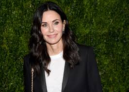 Самые новые твиты от courteney cox (@courteneycox): Courteney Cox Visited The Friends Apartment And Had Some Thoughts Glamour
