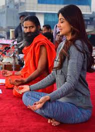 Shilpa shetty carries herself with great style and elan. Shilpa Shetty And Baba Ramdev S Yoga Photos Going Viral