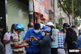 Jun 27, 2021 · lực lượng làm nhiệm vụ yêu cầu người phụ nữ này đeo khẩu trang vào và đến khai báo y tế nhưng chị này không chấp hành mà còn có hành động chống đối. á»©ng Dá»¥ng Khai Bao Y Táº¿ Ä'iá»‡n Tá»­ Tren Toan Ä'á»‹a Ban Tphcm Tá»« Ngay 24 6 2021