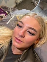 Heyyyy girls Just wondering what editing apps do you guys use? I wanna  remove the shadows it's really annoying me 🤦🏼‍♀️ Many thank you x