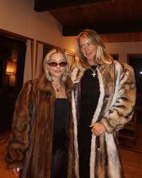 Karly Bailey 𖦹☾𖤓☮︎ ☘︎