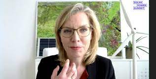 Sie war von 2014 bis 2019 geschäftsführerin der umweltorganisation global 2000. Leonore Gewessler Pv Magazine International