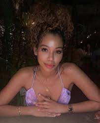 Cora gauthier (born april 11, 1989) is a famous french model, fashion blogger, instagram personality, and entrepreneur from martinique, france. Cora Gauthier Karim Benzema S Wife Age Family And Instagram