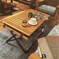 部屋とフィールドをシームレスにつなぐ 話題のファニチャーブランド inout を徹底取材 キャンプ アウトドア情報メディアhinata アウトドア テーブル アウトドア 部屋 インテリア アウトドア リビングルーム