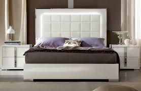 The Bella Bianca Bed Made In Italy Puts A Contemporary Twist On The Design Of The Classi White Gloss Bedroom Contemporary Bedroom Italian Bedroom Furniture