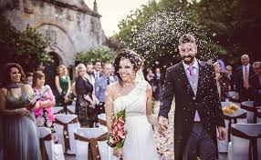 A nadie le gusta que llueva el día de su matrimonio, pues a pesar de que un día de lluvia pueda ser muy romántico. Las Supersticiones Que Marcan Las Bodas Cantabras El Diario Montanes