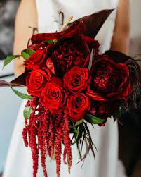 Maggie grace photography two hands floral. Red Flower Varieties Combinations For Your Wedding Bouquet Polka Dot Wedding