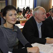 Ab den frühen 1990er jahren hatte sie maßgebliche funktionen in verschiedenen vorstandsgremien der pds inne. Sahra Wagenknecht Und Oskar Lafontaine Jetzt Spricht Ihr Ex Stars