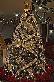 22 Wonderful Christmas Tree Ideas Homemydesign Elegant Christmas Trees Christmas Tree Themes Gold Christmas