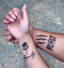 61 Nettes Paar Tattoo In 2020 Couples Tattoo Designs Cute Couple Tattoos Couple Tattoos Unique