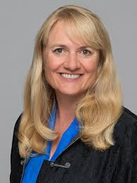 Elizabeth Mcfarlane's Instagram, Twitter & Facebook