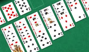 La cantidad de información que comparten los jugadores y con cuántas la popularidad instantánea de juegos como fortnite, que no solo se convirtió en el `` juego del momento '', sino que también influyó en el mundo. Jugador De 72 Anos Juega 50000 Partidas De Solitario Con Solo 15 Derrotas