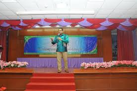 Perpustakaan pĕr.pus.ta.ka.an atau kutubkhanah ku.tub.kha.nah ialah sebuah bangunan yang menyimpan pelbagai koleksi sumber maklumat dan menyediakan perkhidmatan, diuruskan untuk digunakan, dan diuruskan oleh perbadanan awam (pemerintahan), institusi mahupun persendirian. Perbadanan Perpustakaan Awam Melaka No Twitter 13 12 2017 Penerangan Dasar Ekonomi Negara Yang Telah Disampaikan Oleh Ybhg Dato Lokman Noor Bin Adam Pengarah Komunikasi Kementerian Kewangan Malaysia Yang Telah Diadakan Di Dewan