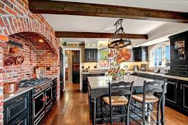 Obtenga los interiores más inspiradores, explore la decoración casera colorida, y permanezca al día en las últimas tendencias en la decoración interior. Cocinas Rurales El Uso De La Madera Y La Piedra Para Decorar