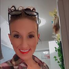 The grinch will be making an appearance at the kitsap mall with Santa at  430!!