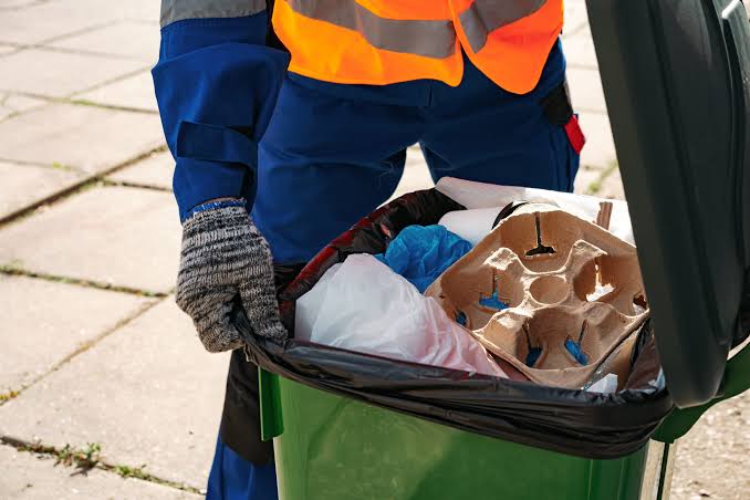 What to Know Before Clearing Waste From a Garage or Yard
