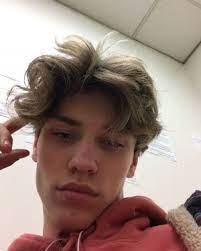 Gallery Vscoguyss Vsco In 2021 Guys With Fluffy Hair Brown Hair Men Cute Guy Teenagers Blonde