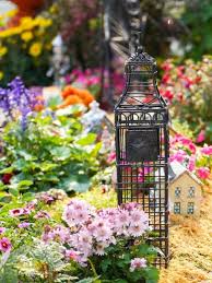 Schöne gartendeko für balkon, garten & terrasse bei home24 kaufen große auswahl an gartendekoration gute qualität versandkostenfrei. Garten Dekorieren Die 14 Schonsten Ideen Fur Ihre Gartendeko Westwing