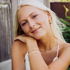 Michelle Kuhr's Instagram, Twitter & Facebook