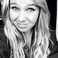 Elisa Hall's Instagram, Twitter & Facebook