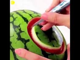 Ukur tembikai menjadi bentuk yang menyeronokkan untuk pesta seterusnya anda. Tembikai Hiasan Youtube