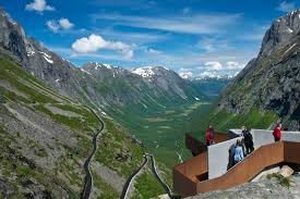 It is part of norwegian county road 63 that connects the town of åndalsnes in rauma and the village of valldal in norddal municipality. Trollstigen Spektakulare Bergstrasse Mit Toller Aussicht Mt Campings Noorwegen