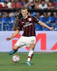Il 9 giugno 2015 è stato ufficializzato il suo ritorno al milan, che aveva lasciato soltanto un anno prima.5 con la squadra rossonera ha esordito il 17. Rodrigo Ely Alchetron The Free Social Encyclopedia