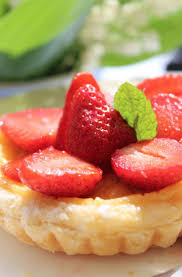 Erdbeertortchen Mit Vanillecreme Blogzeit39 Magazin Aus Aschaffenburg Food Beauty Diy Travel Erdbeerkuchen Rezept Erdbeertortchen Erdbeer Kuchen