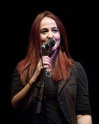 Photographybystuarty Fb Scotland Tour Singer Tour Songwriter Shure Shureksm9 Marianila Redhai Red Hair Don T Care Instagram Black Feathers