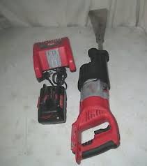 The tempered steel blade removes the caulking around windshields and a pull handle provides plenty of leverage to remove the windshield safely and in one piece. Milwaukee 28v V28 Extractor Auto Glass Windshield Removal Tool Equalizer Express Auto Glass Windshield Removal Tool