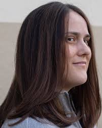 𝐋𝐞𝐭'𝐬 𝐭𝐚𝐥𝐤 𝐠𝐫𝐚𝐲 𝐛𝐥𝐞𝐧𝐝𝐢𝐧𝐠! ✨ Color touch ups aren't  always the way to go when disguising grays, especially for our more low  maintenance guests. That's where gray blending comes in! The goal