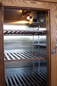 Finne antikviteter er alltid litt som å gå på skattejakt. An Antique Oak Ice Box Converted To A Fridge Living In A Fixer Upper