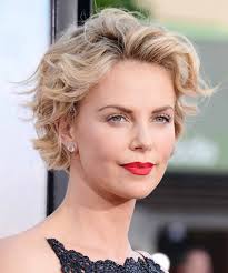 Fatto di capelli corti donna da ragazza e da signora tra cui sbizzarrirsi. A Chi Stanno Bene I Capelli Corti Ecco Come Scoprirlo