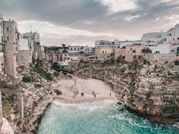 Polignano a mare is a town and comune in the metropolitan city of bari, apulia, southern italy, located on the adriatic sea. Polignano A Mare Monopoli Puglia Guide