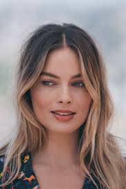 Margot robbie source ›› марго робби. Margot Robbie Uberrascht Mit Neuer Frisur In Orange Vogue Germany
