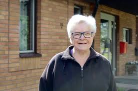 Inger, 88 år, hedras för sitt engagemang