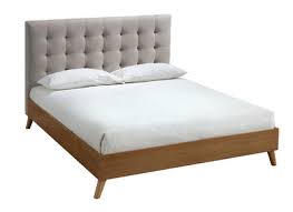 Un lit en bois accrocheur. Lit Adulte Pas Cher Avec Rangement Et Tiroir Miliboo