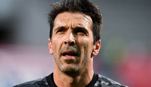 Born 28 january 1978) is an italian professional footballer who plays as a goalkeeper for serie a club juventus. Gianluigi Buffon Portugiesischer Funftligist Lockt Juve Legende Mit Verrucktem Angebot
